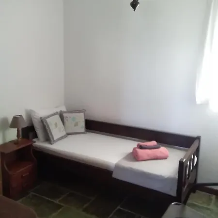 Evia Escape *